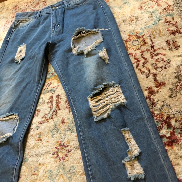 High-waisted Distressed Jeans - Picture 3 of 12